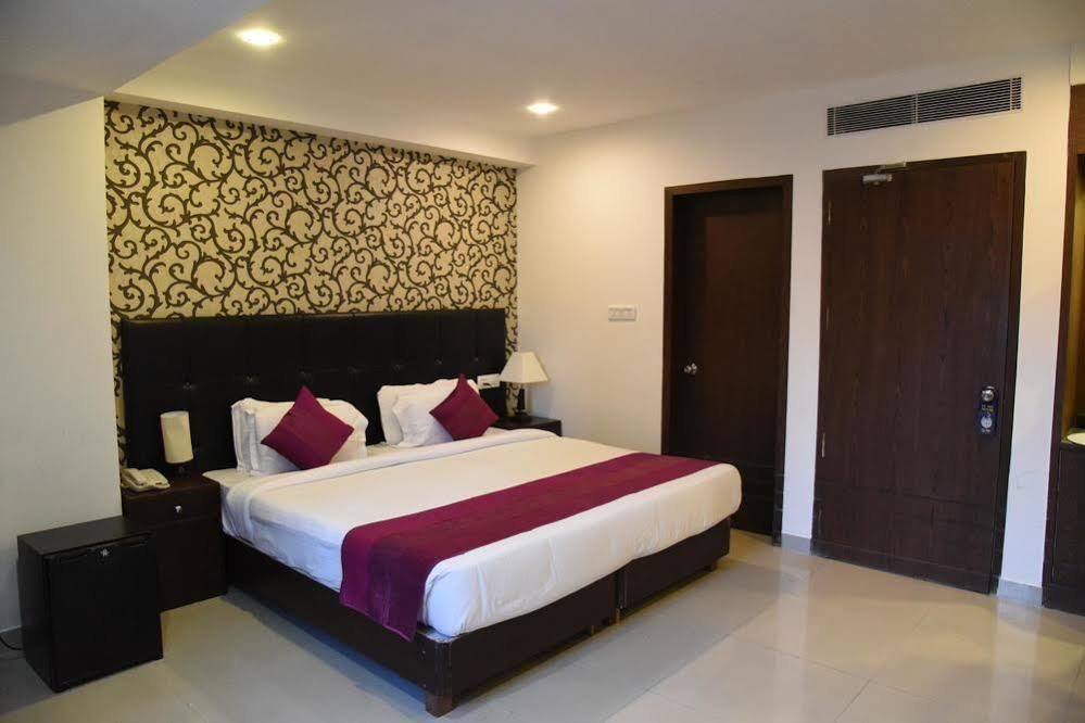 Oyo Premium Railway Station Patna Hotel Patna  Buitenkant foto