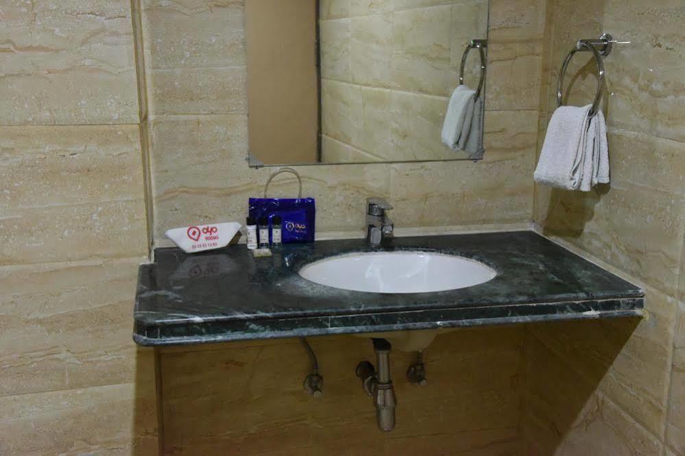 Oyo Premium Railway Station Patna Hotel Patna  Buitenkant foto